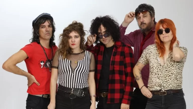 Escambau lança nova música, anuncia compacto em vinil e pede votos!