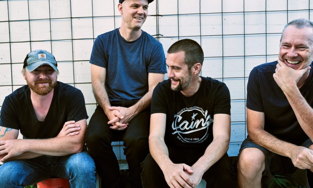 Helmet traz o peso dos anos 90 para São Paulo em show único no final de abril