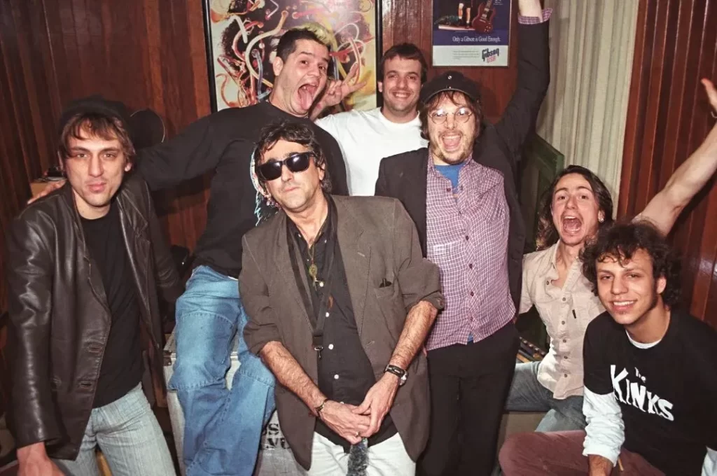 As próximas horas serão muito boas: um clássico da banda Cachorro Grande que fez 20 anos em 2024