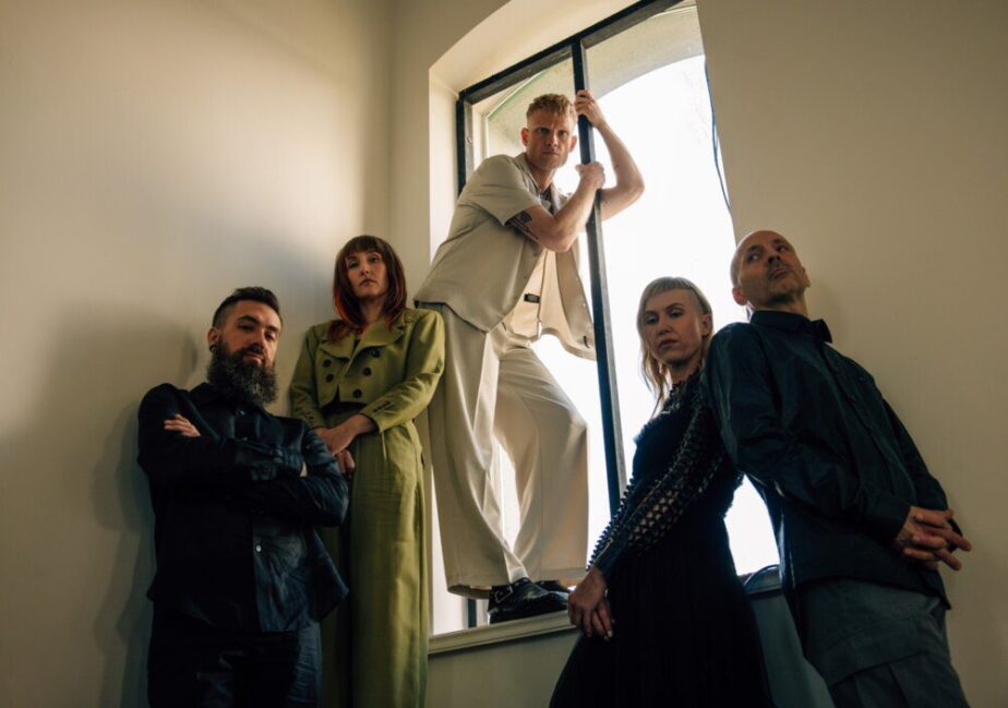 Mother Mother mergulha no surreal em nova música. Ouça