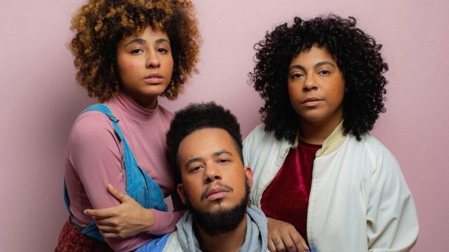 Tuyo retorna a Floripa após três anos com show intimista e vibrante