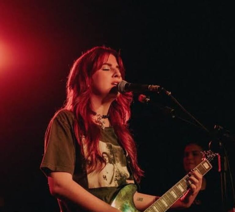 Olivia Yells (Curitiba, PR)