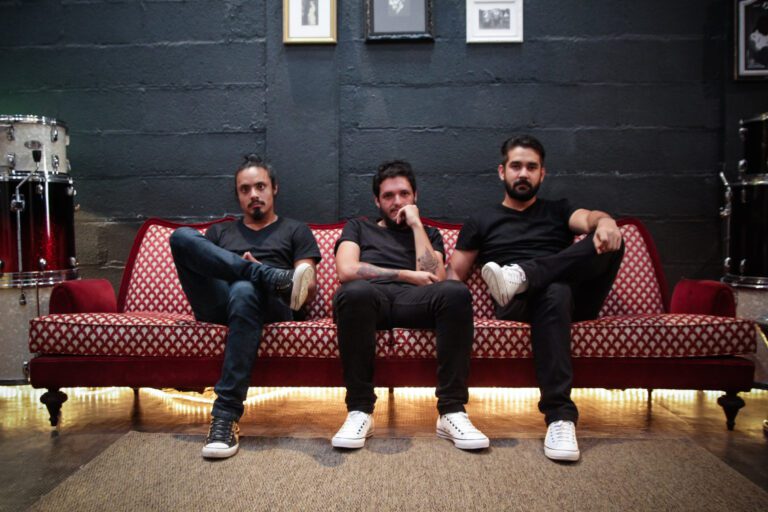 Molho Negro e Tapete Tapete incendiam o Inferninho da Bro Cave