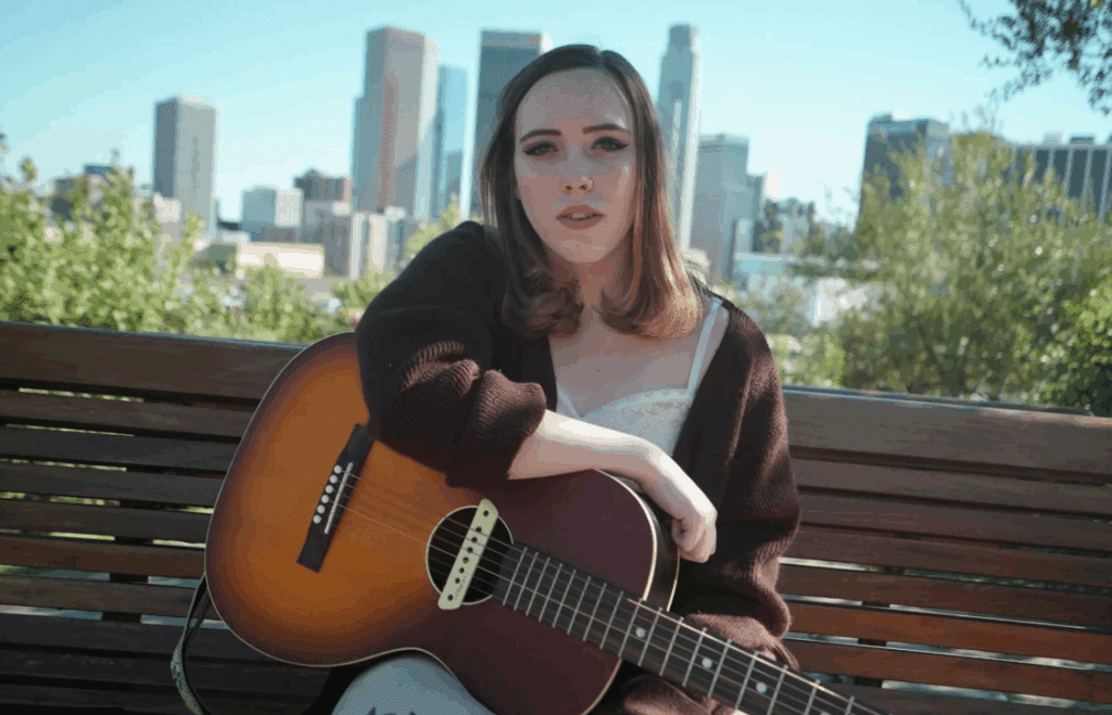 Entre a fragilidade e a fúria: Soccer Mommy desnuda suas canções em novos singles