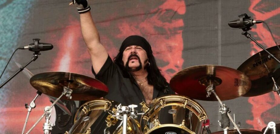 Vinnie Paul, ex-baterista do Pantera, morre aos 54 anos