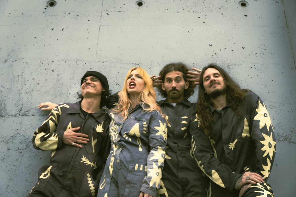 Nouvella no Coffee Shop: rock autoral de Floripa tomando a noite