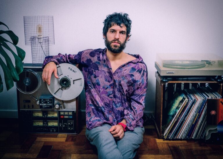 Tagua Tagua traz a energia dançante de “Raio” ao Desgosto em Floripa