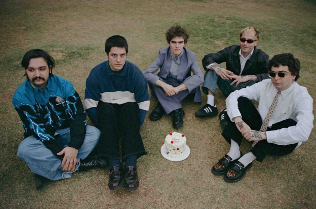 Jovens Ateus trazem seu novo disco a Florianópolis em show único no dia 13 de junho