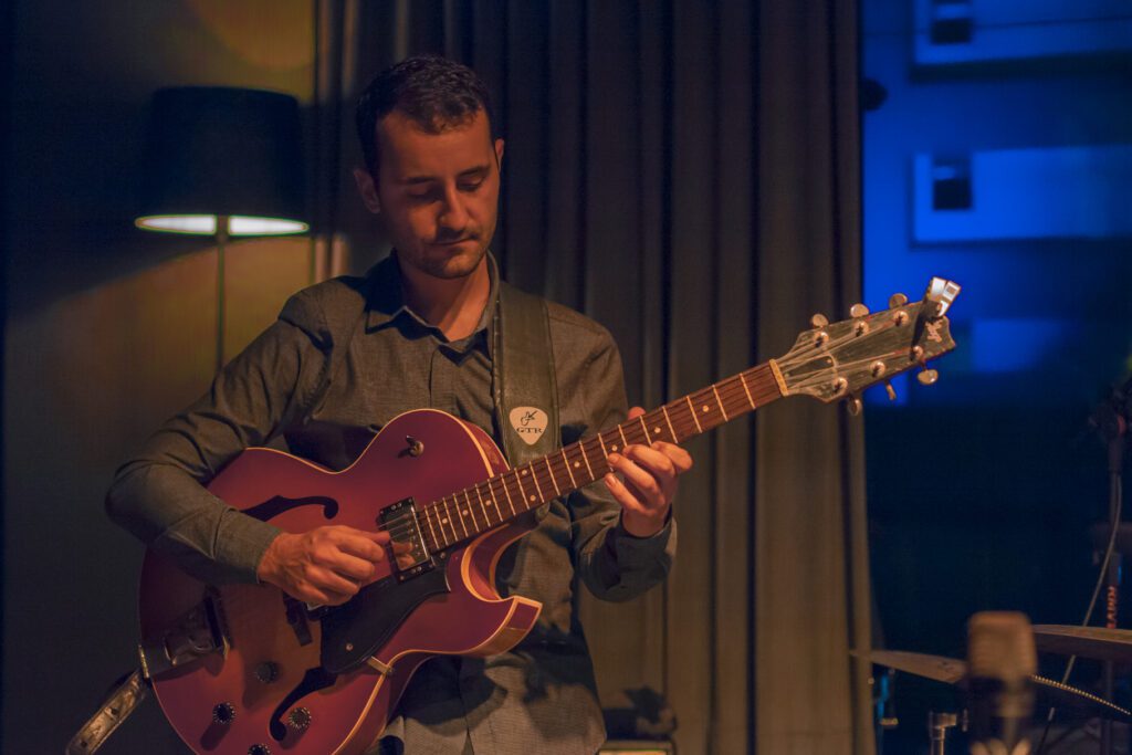 Lucas Martinez Jazz Trio se apresenta 0800 no MULTI Open Shopping, em Florianópolis!!!