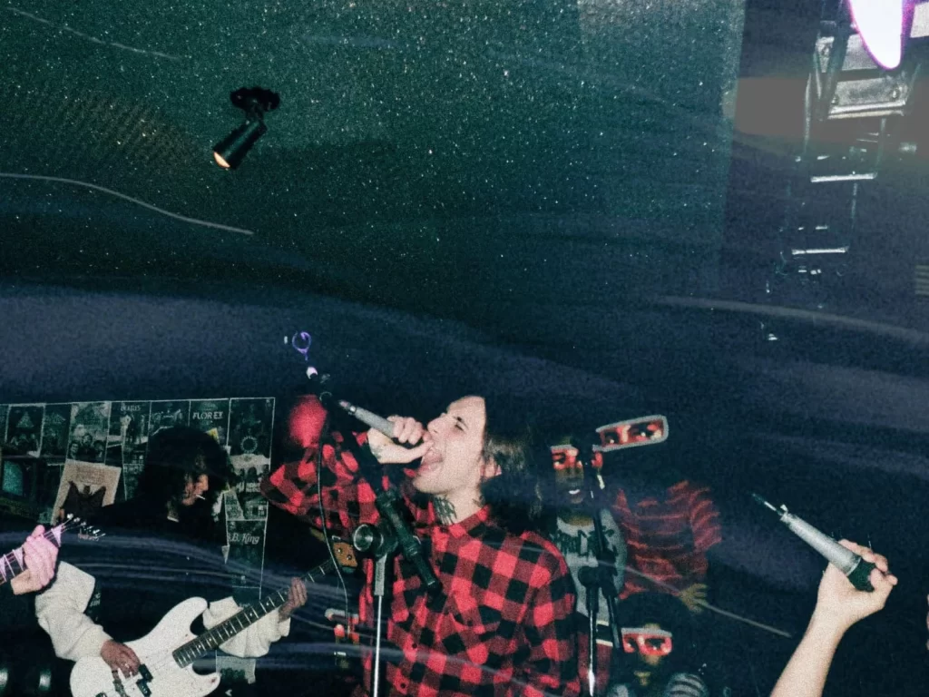 Festa Ponto Morto estreia em Floripa com foco no lado B do emo