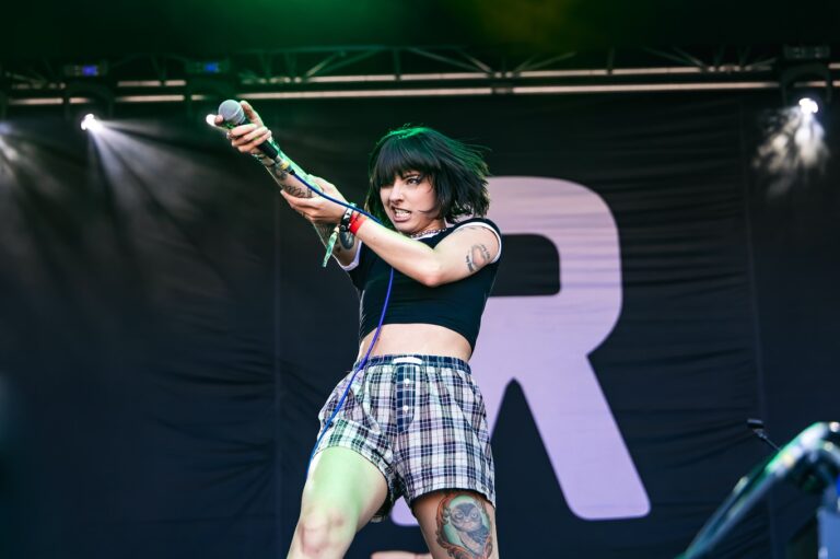 Karen Dió anuncia show solo em São Paulo depois de shows com o Avenged Sevenfold