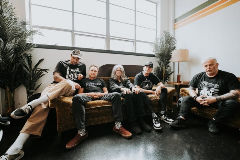 Lendas do punk californiano, Adolescents e T.S.O.L. fazem show conjunto em São Paulo