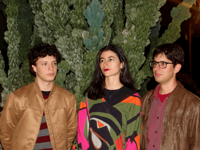 Epônima mergulha em novos espinhos com o single “Suculenta”