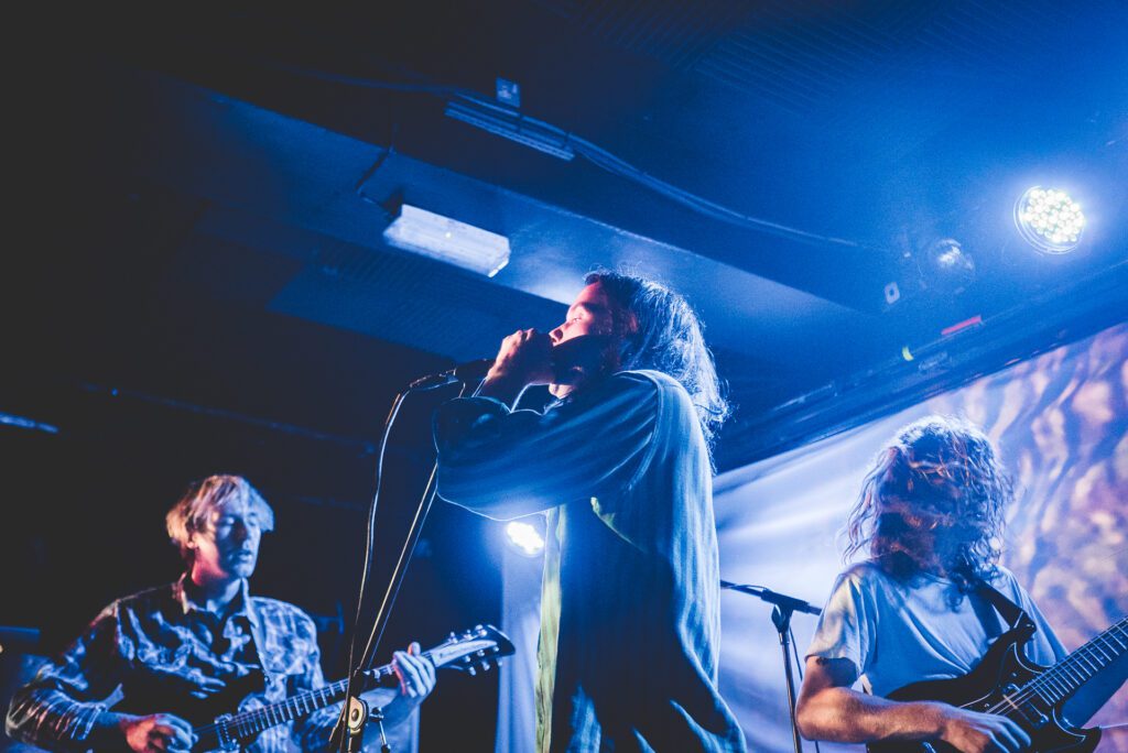 King Gizzard & the Lizard Wizard remove catálogo do Spotify em protesto contra investimento do CEO em armas com IA