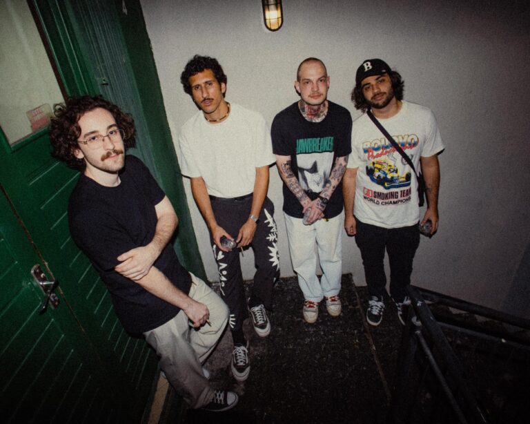 Under Floripa e tapete tapete: Uma banda, um site, uma relação? Entrevista exclusiva, sem censura!