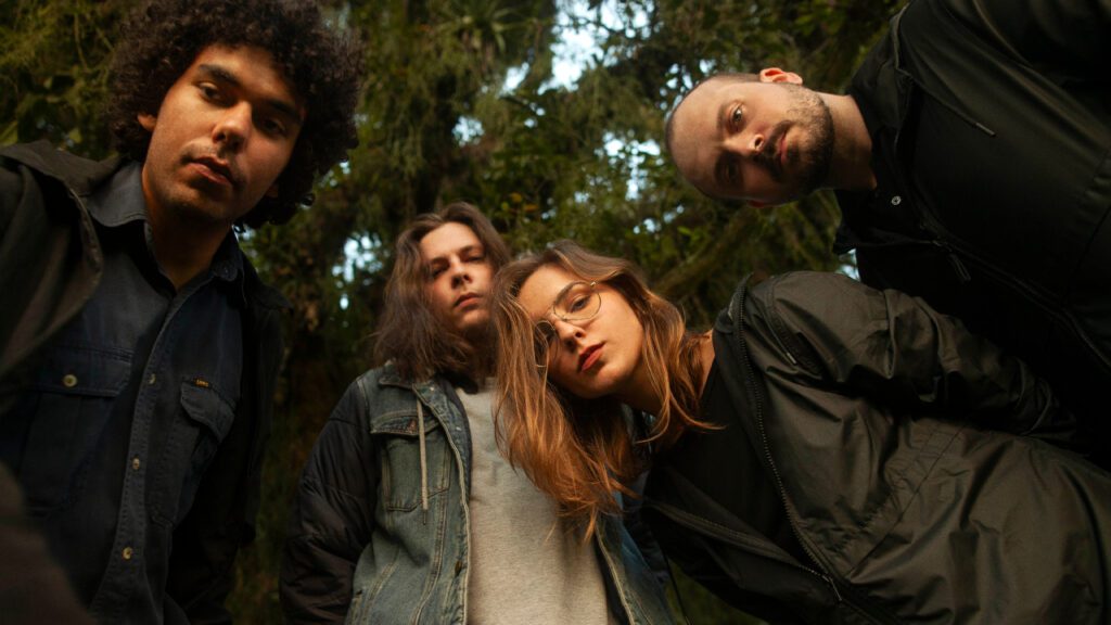 Adorável Clichê celebra o dream pop nacional com shows de aniversário de “Sonhos que nunca morrem”