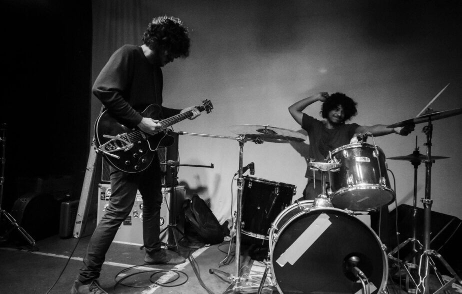 Muñoz, Carta Oro e tapete tapete mostram a diversidade do rock independente de Florianópolis na Célula 8