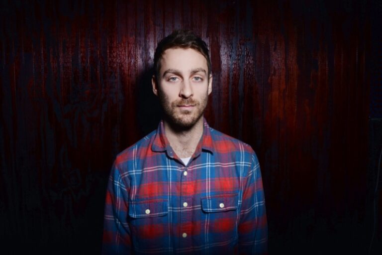 Owen, projeto solo de Mike Kinsella, faz show intimista em SP no dia 6 de novembro