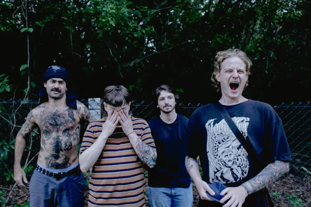 Budang faz show de retorno em Florianópolis no Desgosto com abertura da Armadeira