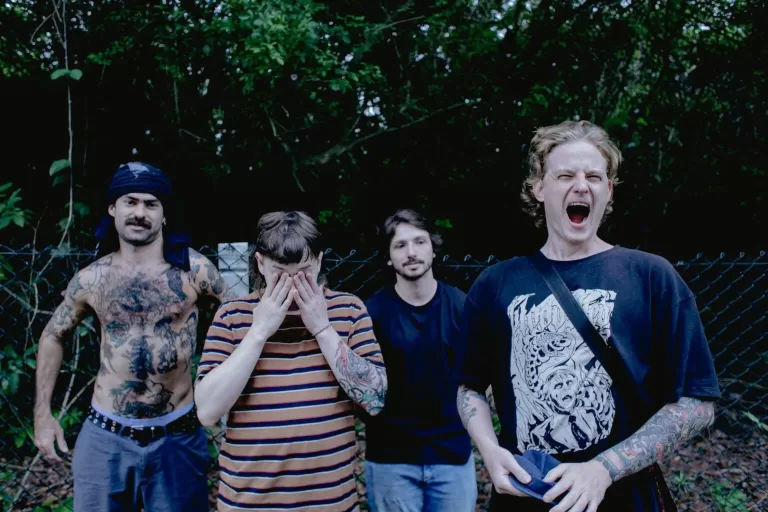 Budang faz show de retorno em Florianópolis no Desgosto com abertura da Armadeira