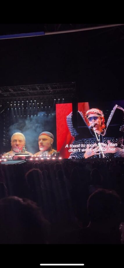 Ca7riel & Paco Amoroso transformam Allianz em festa antes de Kendrick Lamar