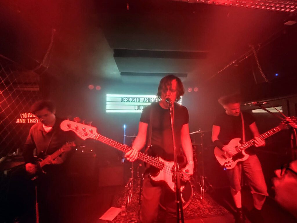 Nem a chuva foi páreo: Ludovic no Desgosto Bar