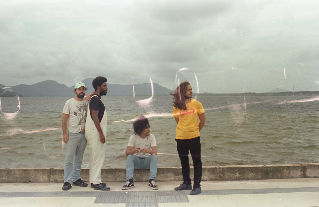 Ynaiã Benthroldo (Boogarins) fala sobre cantar, resistir e viver da música no Brasil 4