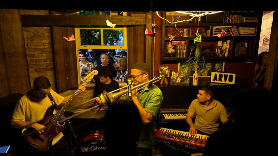 Josiel Konrad celebrou o aclamado ‘Boca no Trombone’ em um show memorável no Botequim Araçá 2