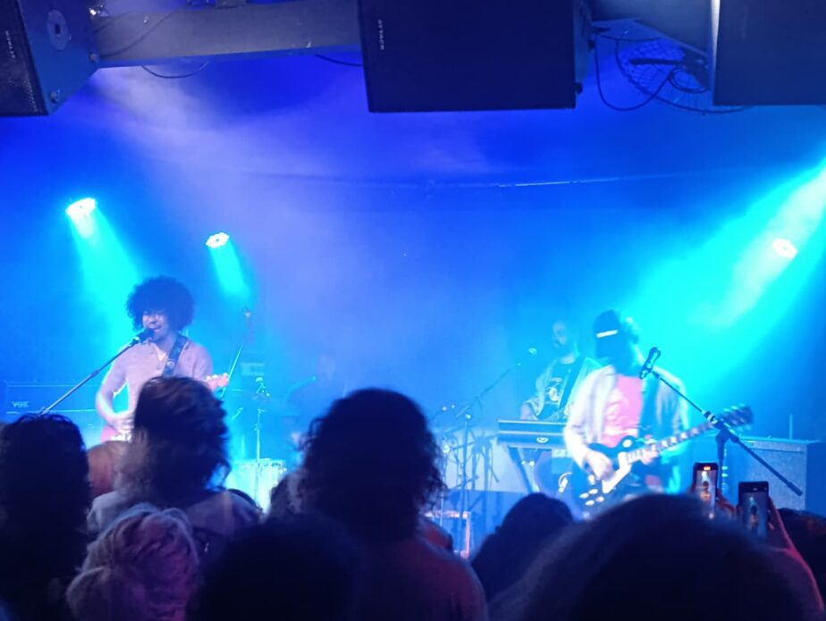 O peso e a psicodelia de Muñoz e Boogarins tomam conta do De Raiz 4