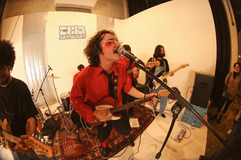 Carmino: A nova cara do indie catarinense é intensa, honesta, interiorana e cheia de espirais