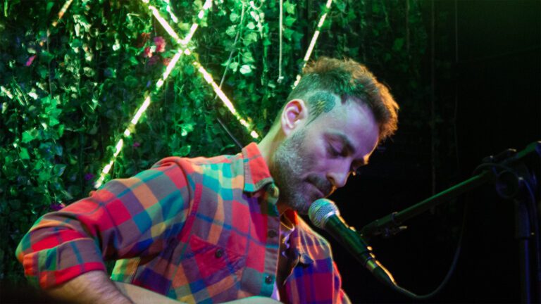 Em casa com Mike Kinsella: Owen no Jai Club
