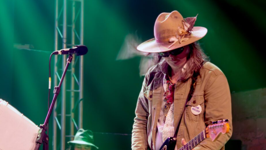 Brian Jonestown Massacre encerra novembro em transe psicodélico no Espaço Usine 6