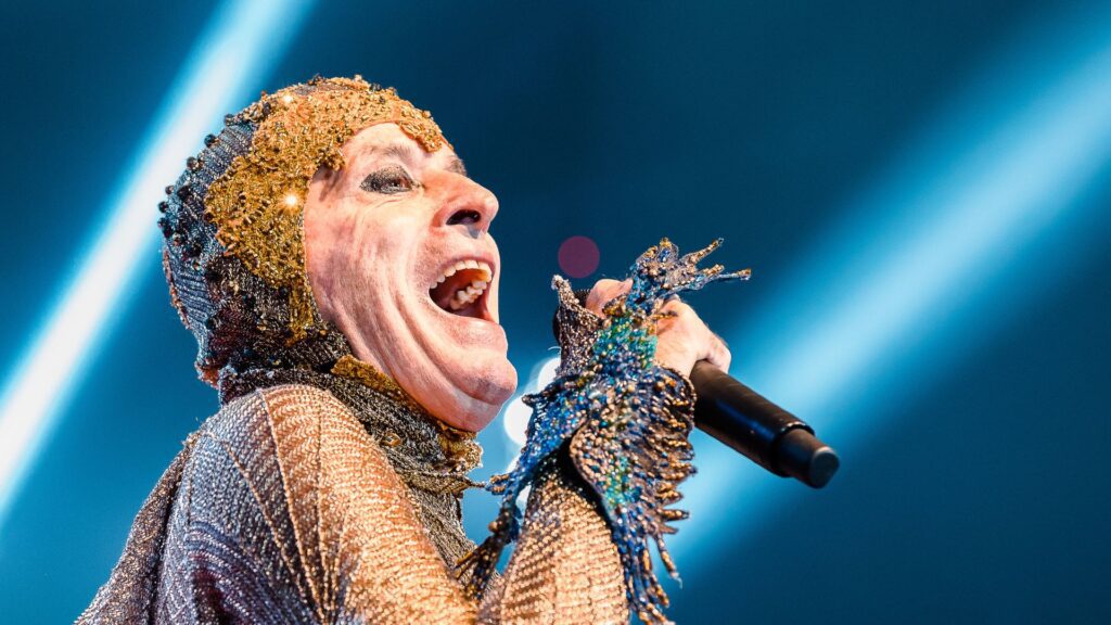 Ney Matogrosso celebra os 60 anos da Udesc com show gratuito na Beira-Mar Norte