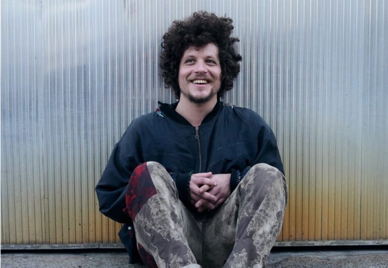 Chico Chico traz a turnê Let It Burn / Deixa Arder a Florianópolis em fevereiro