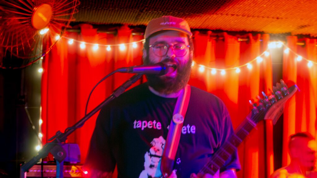 Um sábado à noite na João Pinto: Pedro Lanches, Cranqz e Tapete Tapete no Inferninho 4