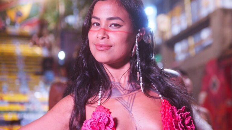 Kaê Guajajara lança clipe de “Entre Eu e Você!