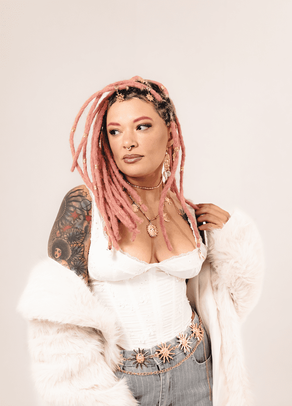 ANA CACIMBA LANÇA SINGLE “MANDINGA”.