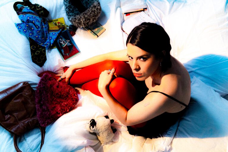 LOUISE VAI DESFILAR NA MARQUES DE SAPUCAI EM ESCOLA DE SAMBA QUE HOMENAGEIA CHICO SCIENCE.