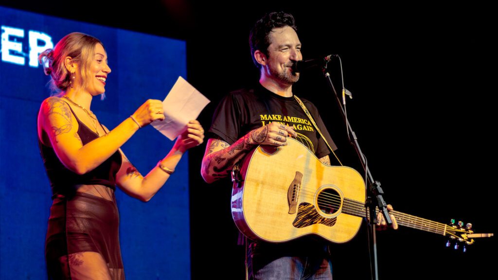 Folk e punk em três vozes: Frank Turner na Fabrique 6