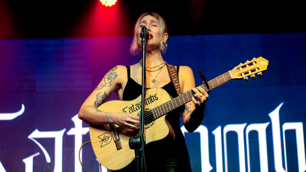 Folk e punk em três vozes: Frank Turner na Fabrique 2