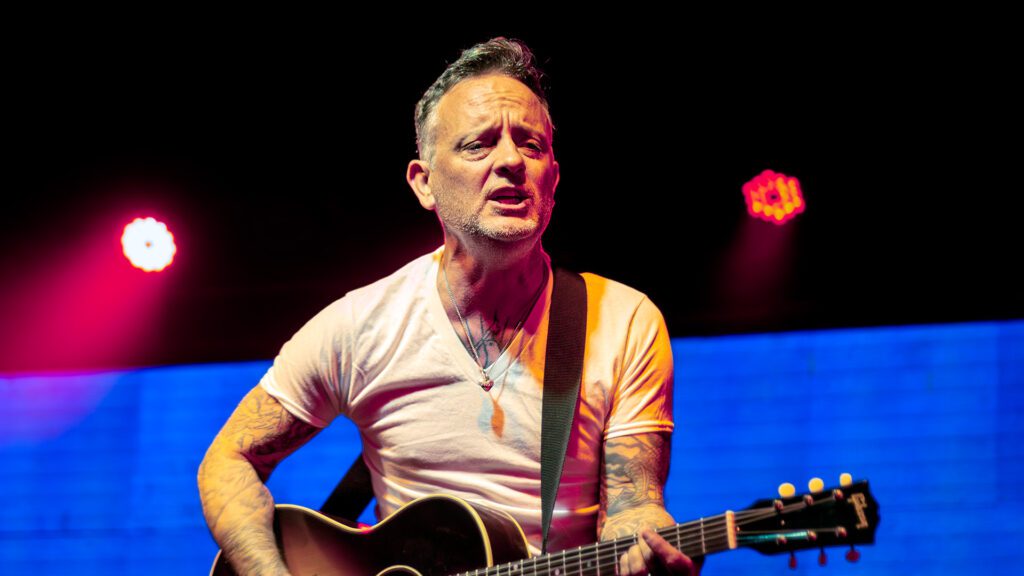 Folk e punk em três vozes: Frank Turner na Fabrique 4