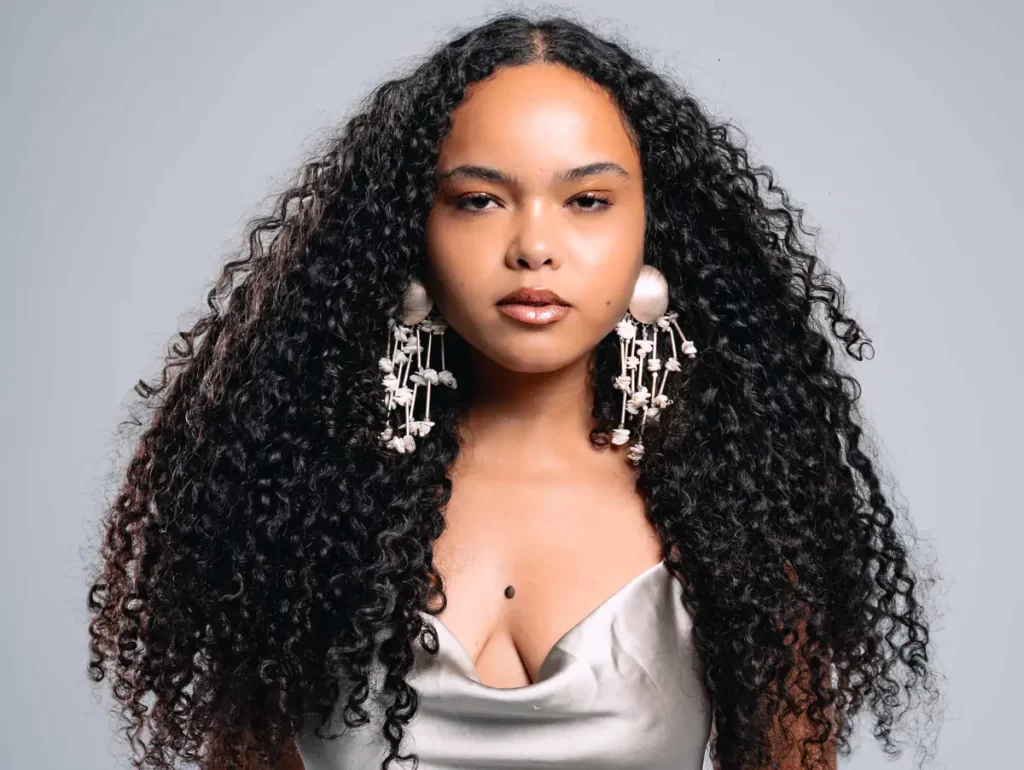 Joyce Alane volta a Florianópolis com show intimista no Teatro Dionísio