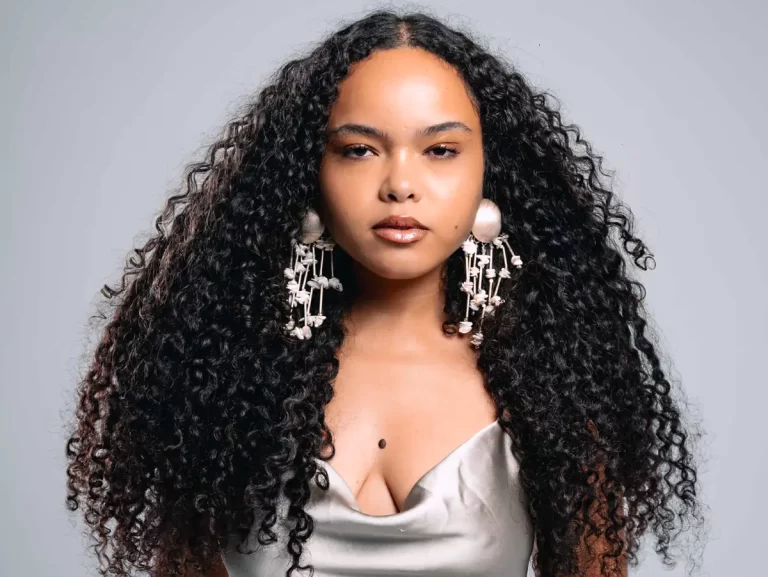 Joyce Alane volta a Florianópolis com show intimista no Teatro Dionísio