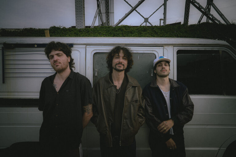 NOAHS + Torvelim: a ilha encontra o pós-punk em ebulição no Desgosto