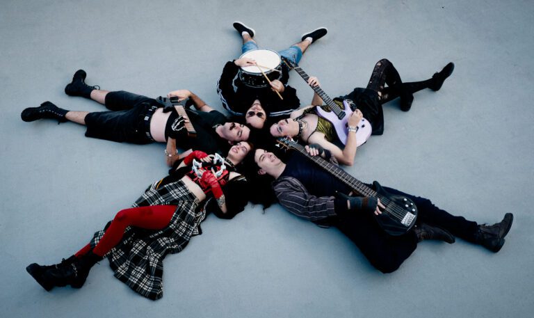 TRAN apresenta o EP Escuro Iridescente em listening party na Galeria Lama, em Florianópolis