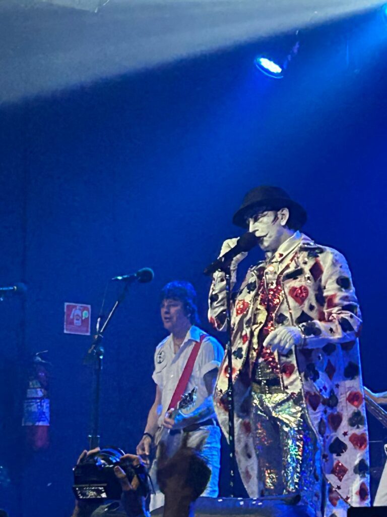 Adicts celebra o Adeus em show memorável!