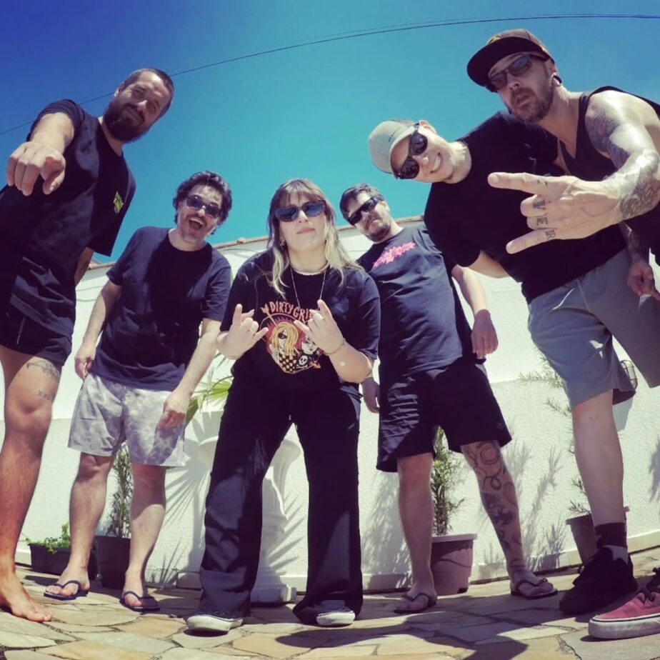 Algo Errado lança EP “A Vida Cobra” em show no Desgosto Bar HOJE