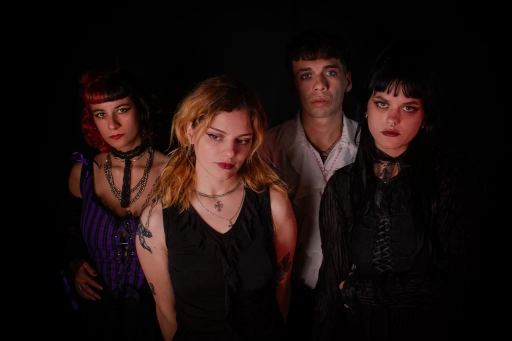 Bella e o Olmo da Bruxa e Buenos Vampiros tocam em Floripa dia 3 de maio