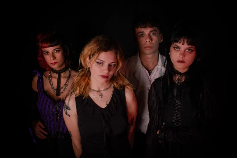 Bella e o Olmo da Bruxa e Buenos Vampiros tocam em Floripa dia 3 de maio