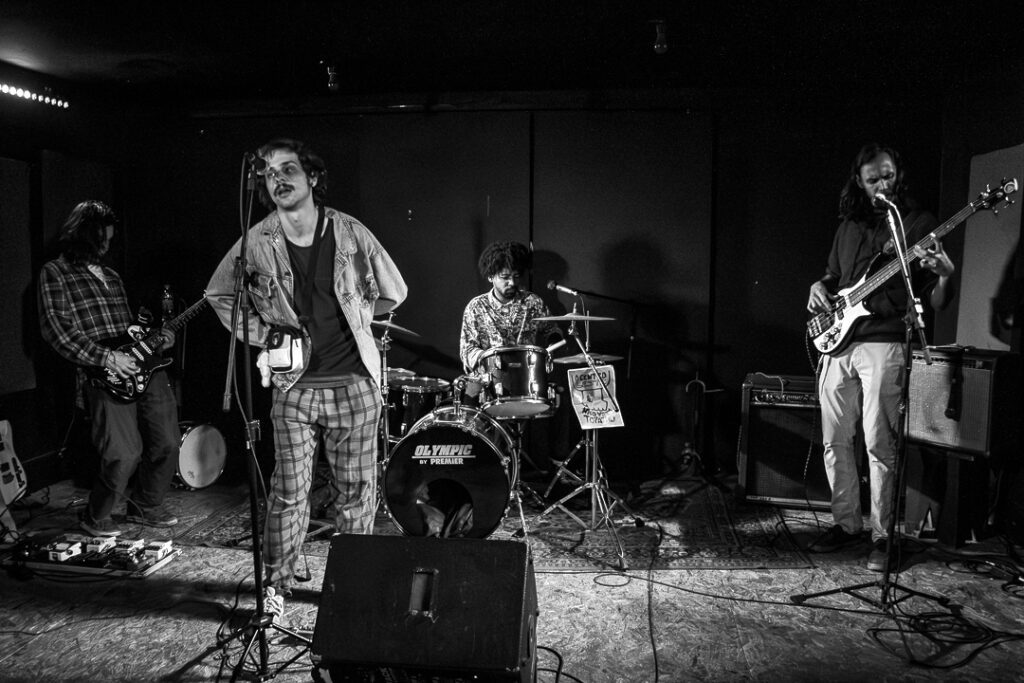 Três bandas, uma noite e a prova de que o novo tá acontecendo em Floripa